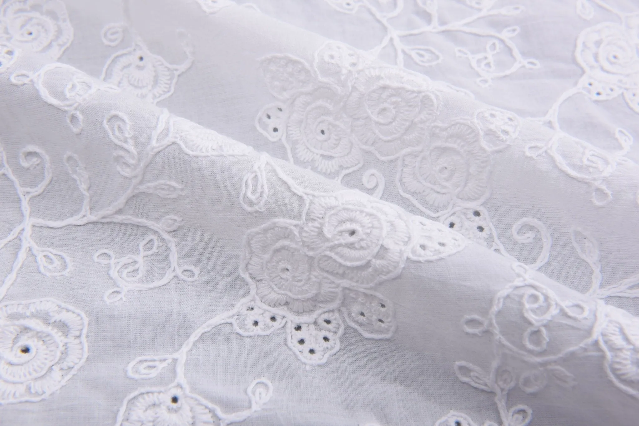 100% Cotton 3D Eyelet Embroidery White Fabric -GK- 6230