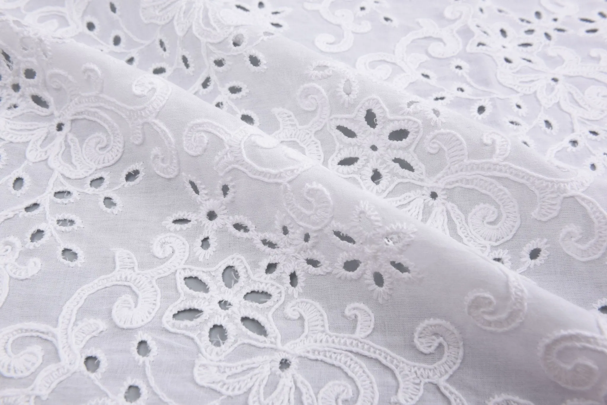 100% Cotton 3D Eyelet Embroidery White Fabric -GK- 6230