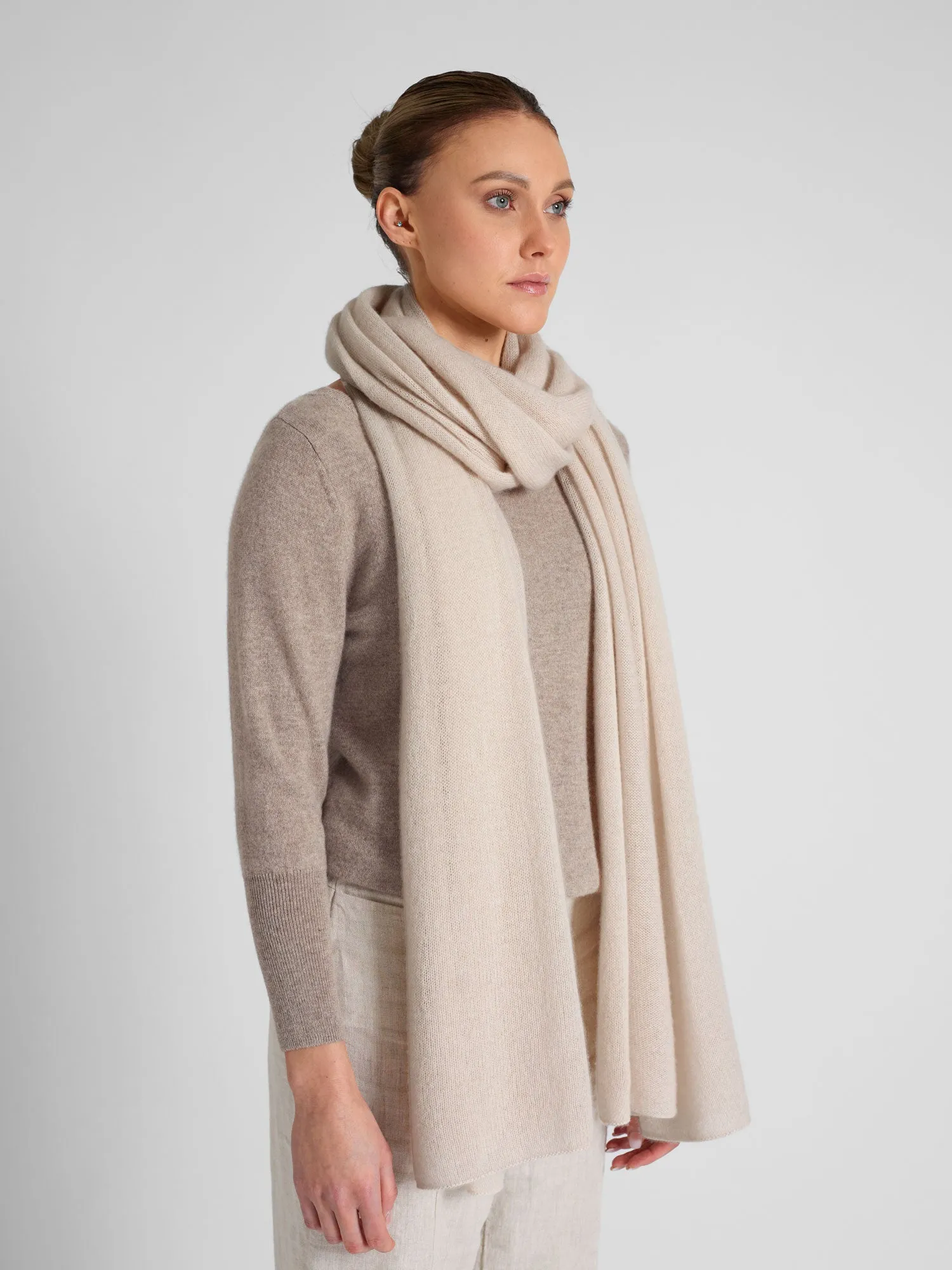 Airy cashmere scarf "Flow" - cream