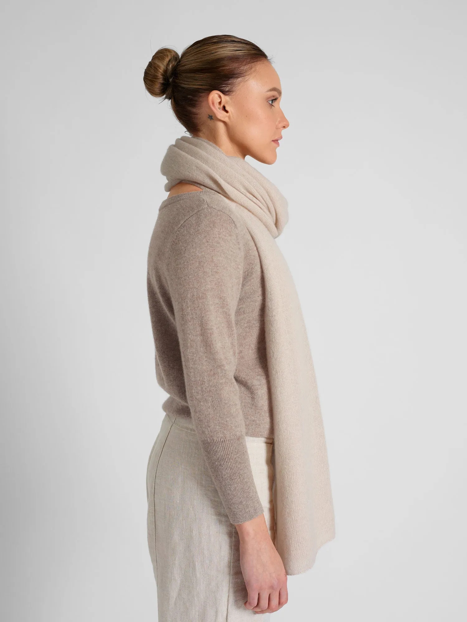 Airy cashmere scarf "Flow" - cream