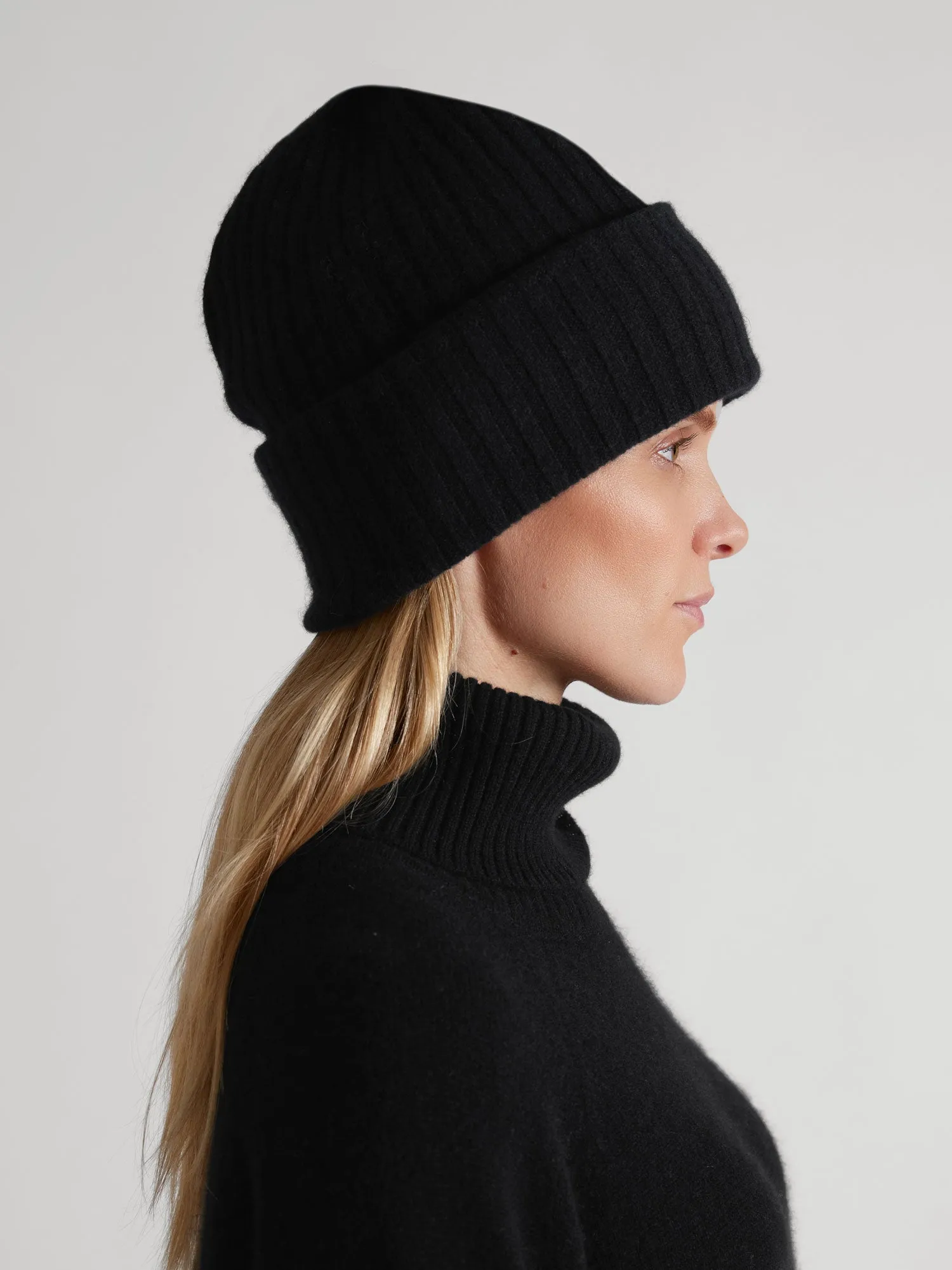 Cashmere beanie "Oda" - black