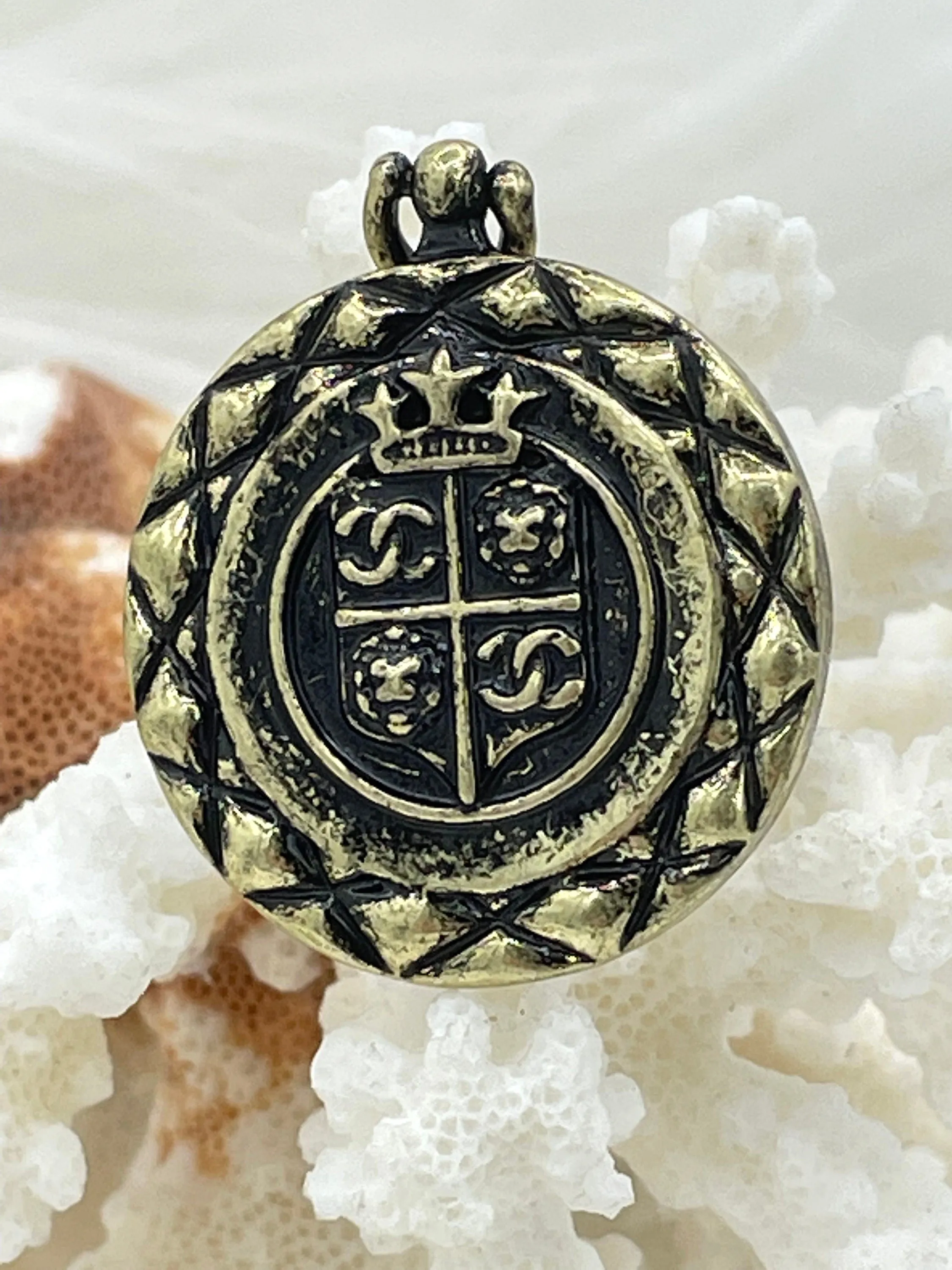 French Coin Pendant 30mm, Quilted Crown Lion Coin, Crown Medallion, Vintage Coin, Lion Coin, 6 Finishes,Coin Pendant, French Coin, Fast Ship