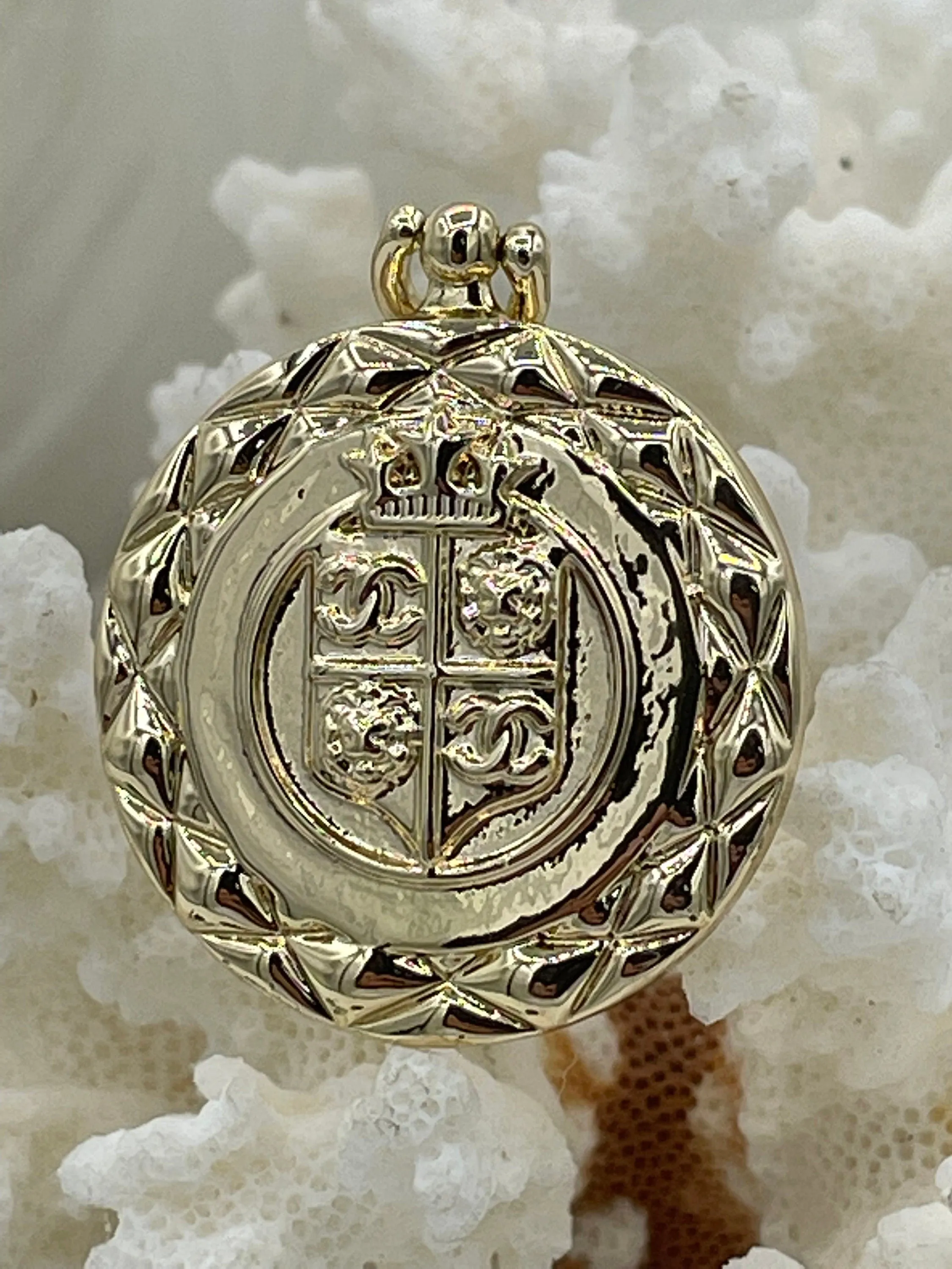 French Coin Pendant 30mm, Quilted Crown Lion Coin, Crown Medallion, Vintage Coin, Lion Coin, 6 Finishes,Coin Pendant, French Coin, Fast Ship