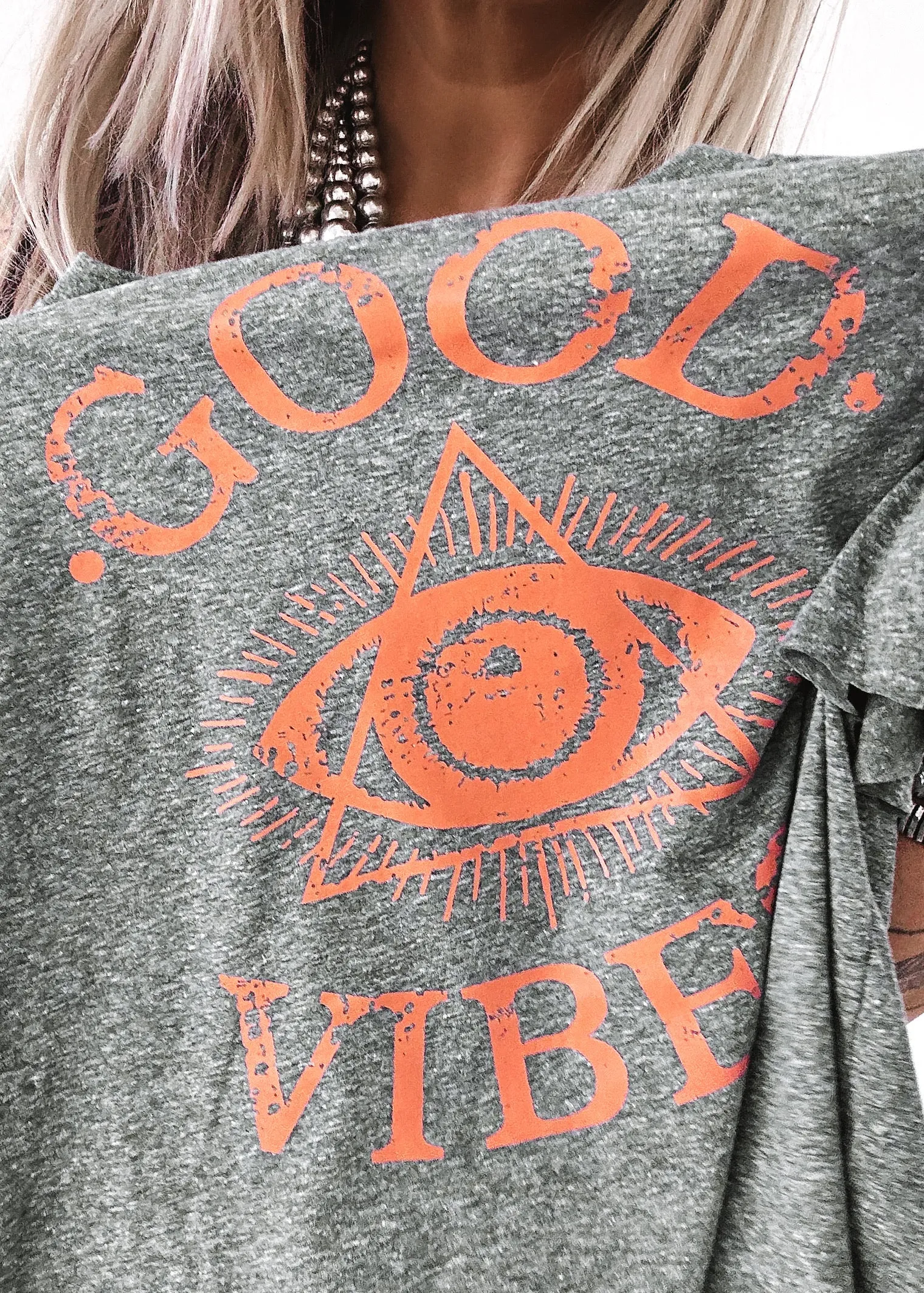 GOOD VIBES (PEACH) SIDE SLIT TEE